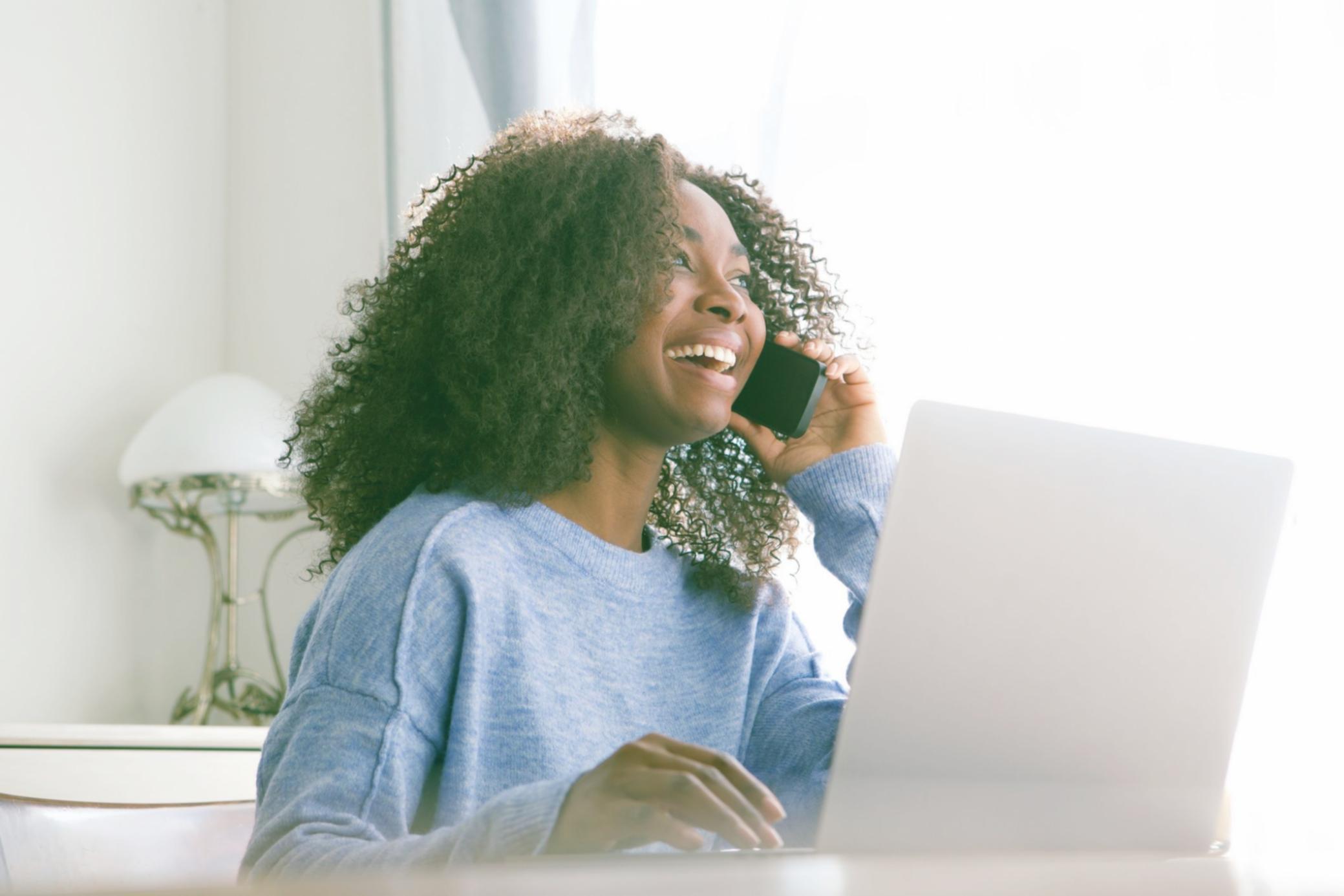 Teilnehmer bei der praktischen Arbeit an E-Commerce SEO-Projekten